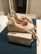 Sandały wiązane na koturnie