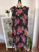 Elegancka sukienka w kwiaty fuksja  Paraphrase