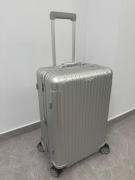 Walizka aluminiowa RIMOWA Check-In M Silver – bagaż rejestrowany