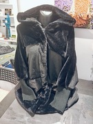 Stylowa kurtka oversize ze sztucznego futra (czarna)