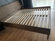 Łóżko ze stelażem na sprzedaż 