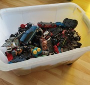 Duży zestaw autek dla dziecka + pojemnik