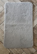 Szary miękki dywanik 80x50 cm chodniczek do łazienki sypialni