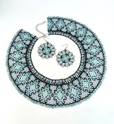 Komplet biżuterii naszyjnik z kolczykami