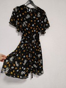 Rozkloszowana sukienka, falbanki, szyfonowa, czarna w kwiaty, M, Cubus