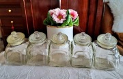 Pięć pojemników ze szkła na przyprawy, vintage