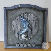 Nordycki panel dekoracyjny z czaszką i krukiem