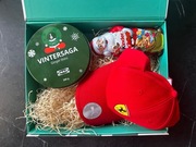Box z czapką Ferrari 