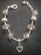 Elegancka Bransoletka Charms Motyw Serca Duże i Małe. Kolor Srebrny.