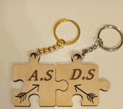 Zestaw 2 breloczków w kształcie puzzli na walentynki 