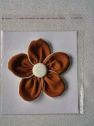 Kwiat - ozdoba sukienki, sweterka, bluzki, koszulki