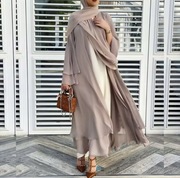 Abaya beżowa na podróż do krajów arabskich