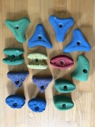 14 kolorowych chwytów wspinaczkowych