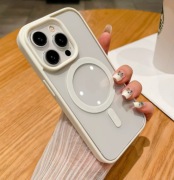 Etui MagSafe do iPhone 15 Pro Matowe Case Białe