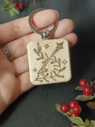 Ręcznie robiony drewniany brelok do kluczy