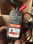 Automatyczna Ładowarka / Konserwator Akumulatorów MOTOPOWER 12V