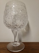 Duży, szklany kielich, nierówna faktura szkła