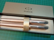 Dwa pióra wieczne Parker IM, ciselle' pudrowy róż