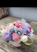 Ekskluzywny Bukiet Świec w Filiżance – Pastelowa Magia z Motylem