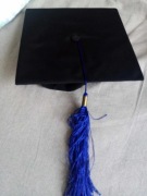 BIRET czapka studenta absolwenta z niebieskim frędzlem