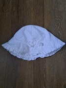 Kapelusz z koronką dla dziewczynki