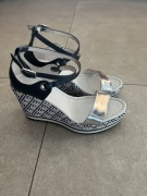 Włoskie sandały damskie na koturnie Nero Giardini 40-41, 1/2 ceny