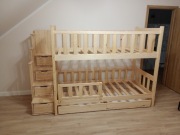 Łóżko piętrowe ze schodami 