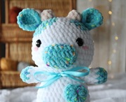 Maskotka krówka ręcznie robiona na szydełku 