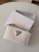 Damski portfel Guess biały 