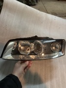 AUDI A4 REFLEKTOR LAMPA PRZÓD LEWA 8E0941003F