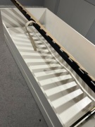 Łóżko firmy VOX z materacem 90x200 - gratis telewizor LCD 37 cali.