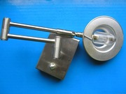 Lampka halogenowa naścienna.