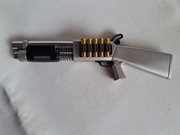 B/ładna zapalniczka kolekcjonerska karabin  . 