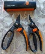 FISKARS sekator nożycowy P44 X 2 + ostrzałka do noży, siekiery 