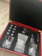 Zestaw do whiskey - karafka, szklanki i kamienie do lodu. Idealny prezent