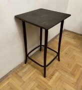 ZABYTKOWY STOLIK Z DREWNA GIĘTEGO THONET Z KWADRATOWYM BLATEM 