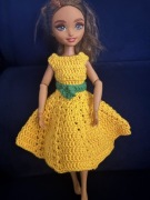 Ręcznie robiona sukienka na szydełku dla lalki Barbie Dream Besties
