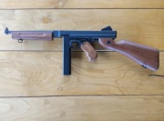Replika pistoletu maszynowego M1A1 Thompson ASG - CM.033