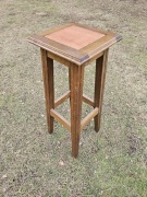 Kwietnik postument z drewna 