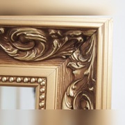 Lustro stylizowane w pięknej ramie