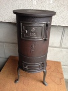 Piecyk żeliwny z lat PRL-u. Koza, cyganek.