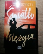 "Światło Księżyca" autorstwa Jenn Bennett 