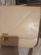 torebka dla babci z eko-skóry kremowa vintage gładka długi pasek rączka