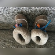 Pantofle dla niemowlaka ze skorki