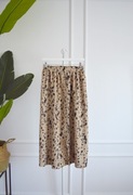Dłuższa spódnica na gumce ozdobne guziki M cętki