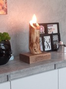 Lampka nocna stojąca z drewna