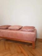 Aksamitna ława siedzisko z poduchami