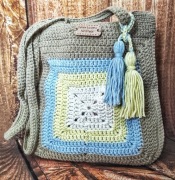 Modna torba na ramię z chwostami szydełko handmade 