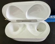 Oryginalne etui ładujące Apple AirPods 4 ANC gwarancja.