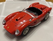 Bburago Ferrari Testarossa (1957) skala 1:18